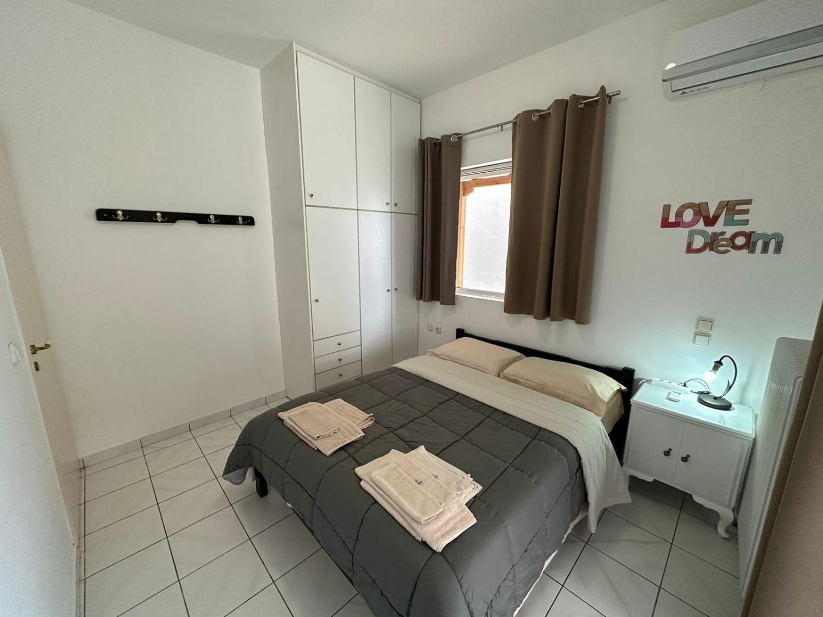 La Vita Apartments-Near Airport & Sea Ártemida Szoba fotó